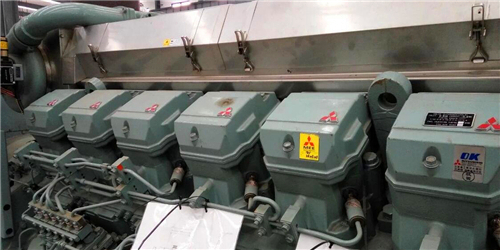 安裝三菱S12柴油發(fā)動機(jī)曲軸、主軸承瓦