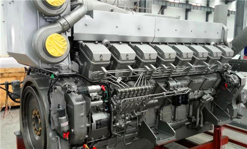 三菱R16柴油發(fā)動(dòng)機(jī)氣缸頭、進(jìn)排氣閥門機(jī)構(gòu)的解體、檢修