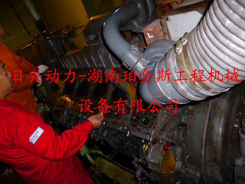 三菱R16柴油發(fā)動(dòng)機(jī)缸套、活塞、連桿的解體、檢修