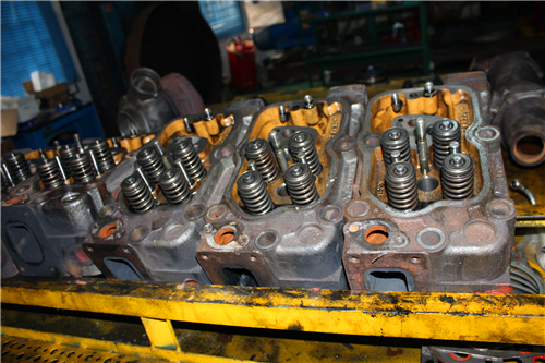 三菱S12柴油發(fā)動機缸蓋總成