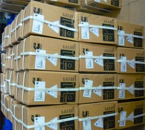 抽沙船QSK60康明斯發(fā)動(dòng)機(jī)配件庫存?zhèn)}庫